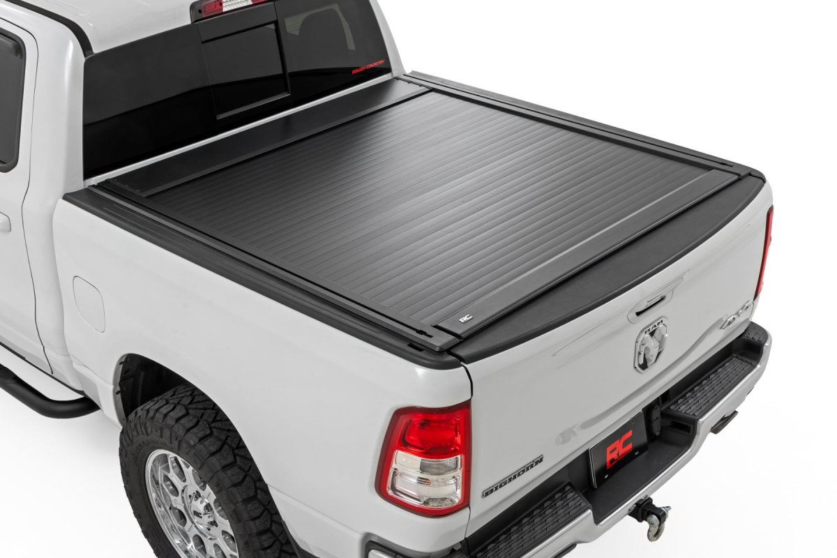 Ram 1500 Manual Retractable Bed Cover - Rough Country - Matte Black - '19-'26